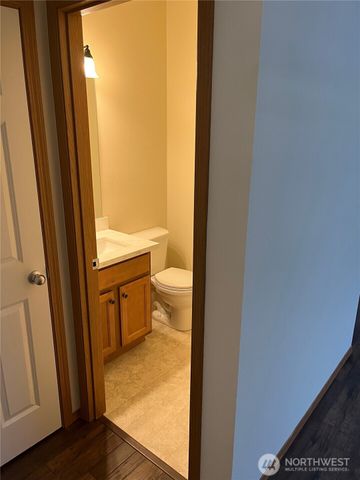 2215 190th Street E, Tacoma, WA 98445
