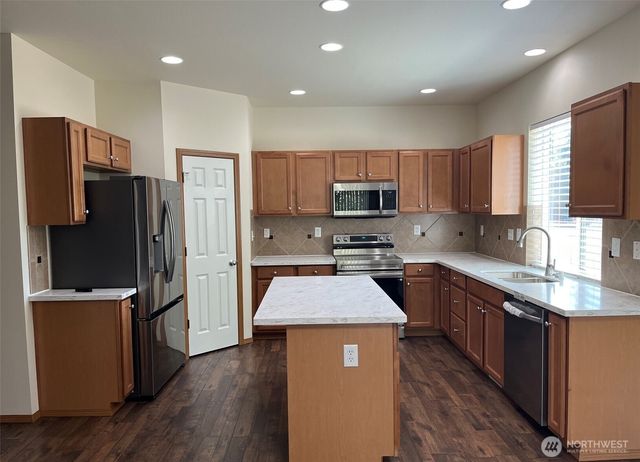 2215 190th Street E, Tacoma, WA 98445