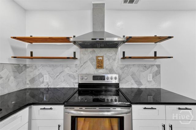 1605 Grove Street, Savannah, GA 31401