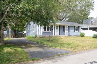 700 Pine Hill Dr, New Bedford, MA 02745
