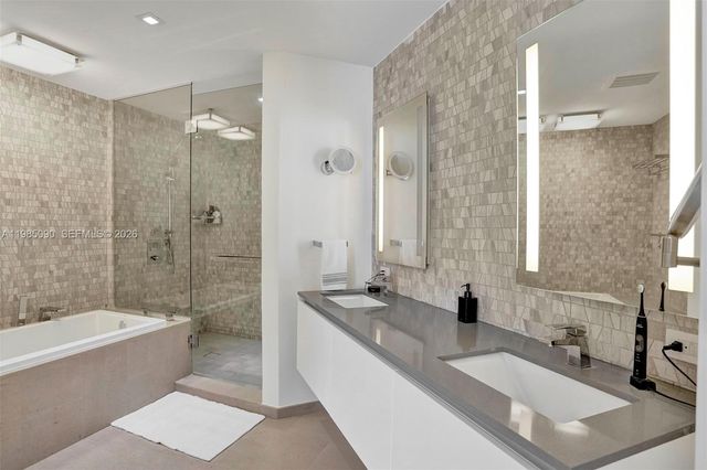 88 SW 7th St 3511, Miami, FL 33130