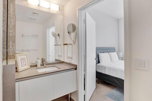 88 SW 7th St 3511, Miami, FL 33130