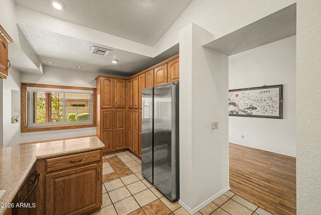 911 E SECRETARIAT Drive, Tempe, AZ 85284