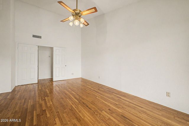 911 E SECRETARIAT Drive, Tempe, AZ 85284