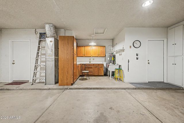 911 E SECRETARIAT Drive, Tempe, AZ 85284