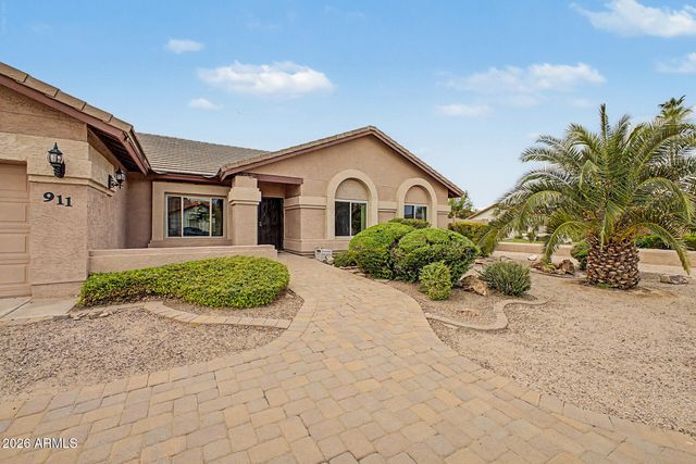 911 E SECRETARIAT Drive, Tempe, AZ 85284