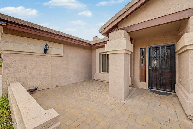 911 E SECRETARIAT Drive, Tempe, AZ 85284