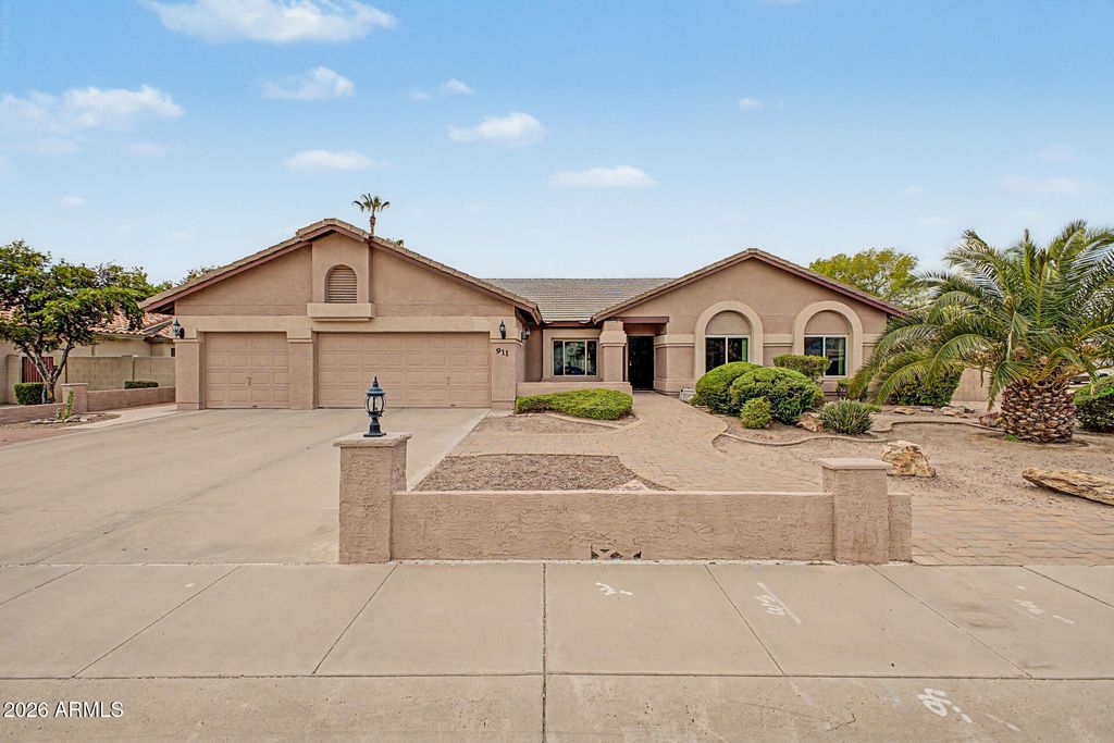 911 E SECRETARIAT Drive, Tempe, AZ 85284