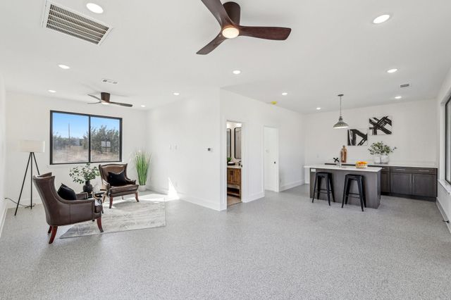 138 Cloudwood Ranch RD, Briggs, TX 78608