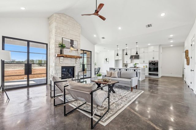 138 Cloudwood Ranch RD, Briggs, TX 78608