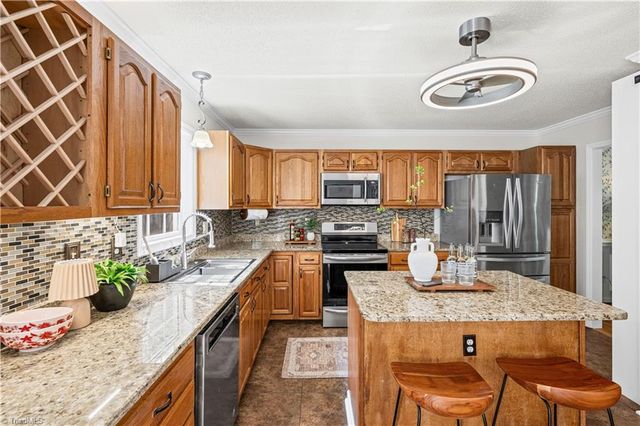 7626 Rolling Oak Court, Clemmons, NC 27012
