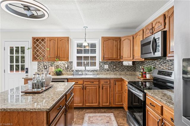 7626 Rolling Oak Court, Clemmons, NC 27012