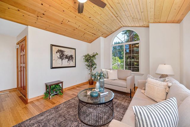 12590 Crimson Ct, Auburn, CA 95603