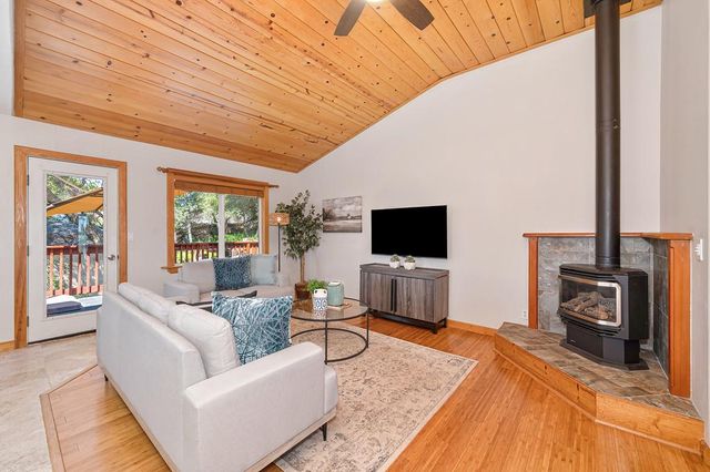 12590 Crimson Ct, Auburn, CA 95603