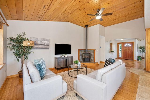 12590 Crimson Ct, Auburn, CA 95603