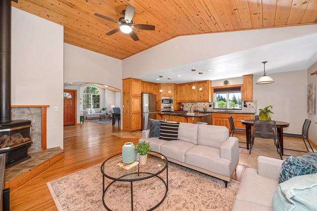 12590 Crimson Ct, Auburn, CA 95603