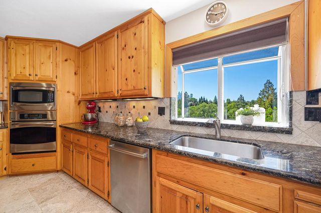 12590 Crimson Ct, Auburn, CA 95603