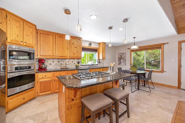 12590 Crimson Ct, Auburn, CA 95603