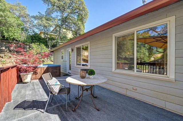 12590 Crimson Ct, Auburn, CA 95603