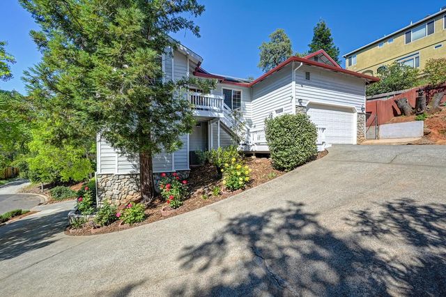 12590 Crimson Ct, Auburn, CA 95603