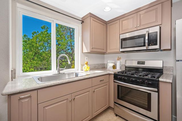 12590 Crimson Ct, Auburn, CA 95603