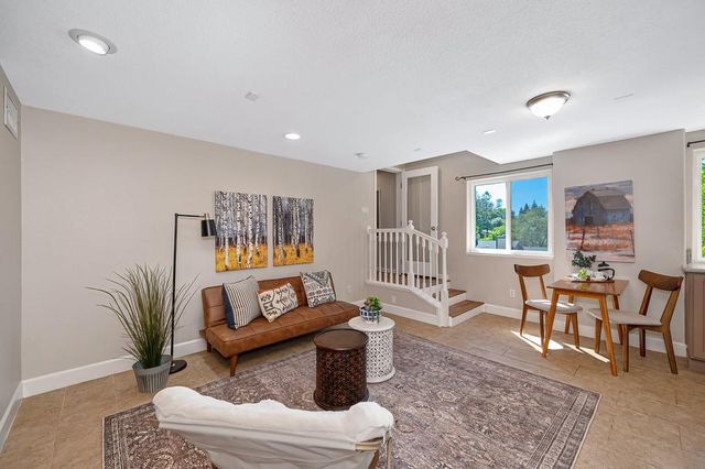 12590 Crimson Ct, Auburn, CA 95603