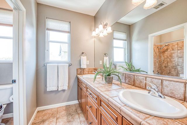 11079 E Mitchell Peak Way, Clovis, CA 93619
