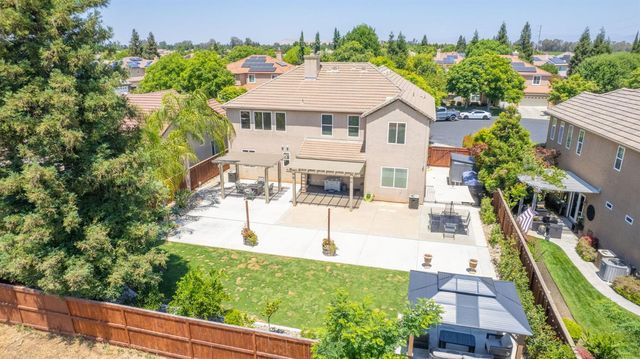11079 E Mitchell Peak Way, Clovis, CA 93619