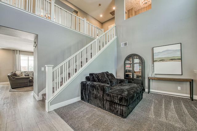 11079 E Mitchell Peak Way, Clovis, CA 93619