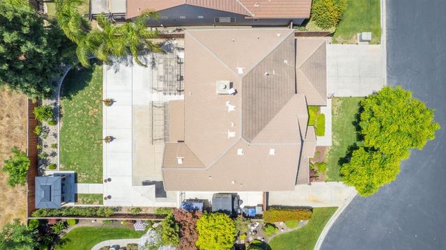 11079 E Mitchell Peak Way, Clovis, CA 93619