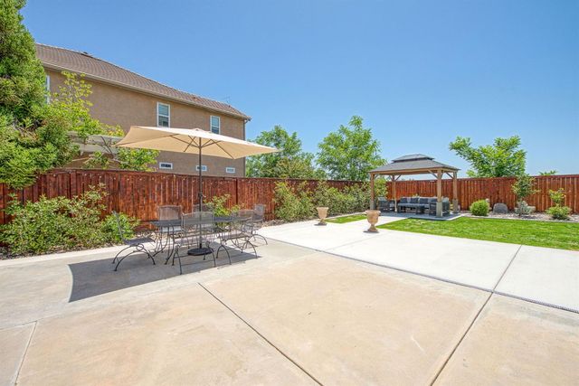 11079 E Mitchell Peak Way, Clovis, CA 93619