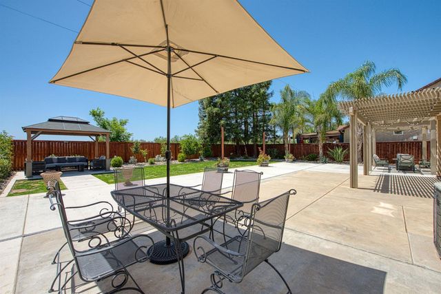 11079 E Mitchell Peak Way, Clovis, CA 93619
