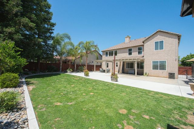 11079 E Mitchell Peak Way, Clovis, CA 93619