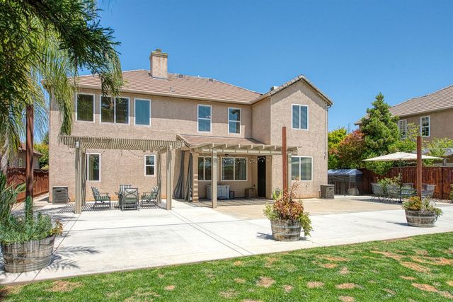 11079 E Mitchell Peak Way, Clovis, CA 93619