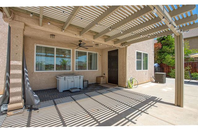 11079 E Mitchell Peak Way, Clovis, CA 93619