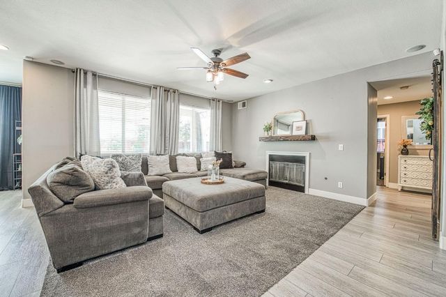 11079 E Mitchell Peak Way, Clovis, CA 93619
