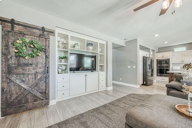 11079 E Mitchell Peak Way, Clovis, CA 93619