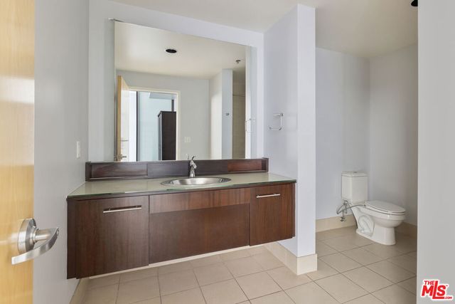 1111 S Grand Avenue 1211, Los Angeles, CA 90015