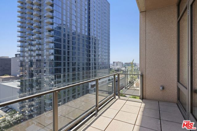 1111 S Grand Avenue 1211, Los Angeles, CA 90015