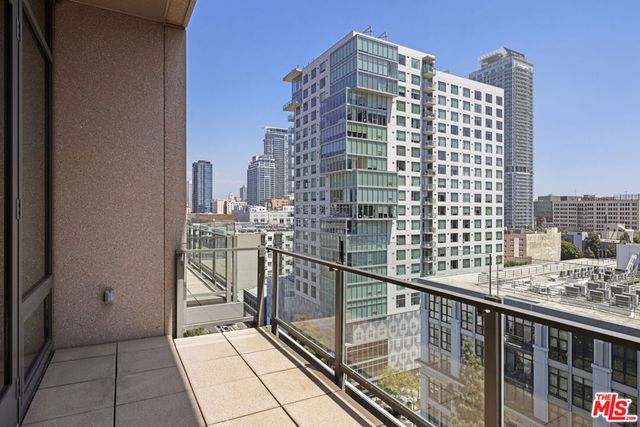 1111 S Grand Avenue 1211, Los Angeles, CA 90015