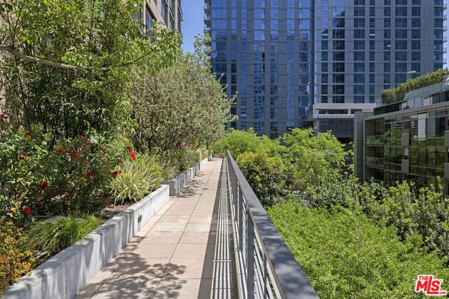 1111 S Grand Avenue 1211, Los Angeles, CA 90015