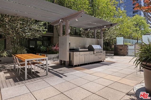 1111 S Grand Avenue 1211, Los Angeles, CA 90015