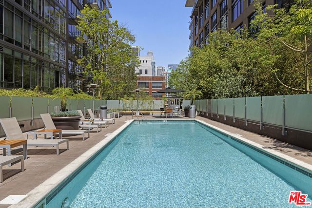1111 S Grand Avenue 1211, Los Angeles, CA 90015