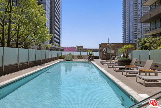 1111 S Grand Avenue 1211, Los Angeles, CA 90015