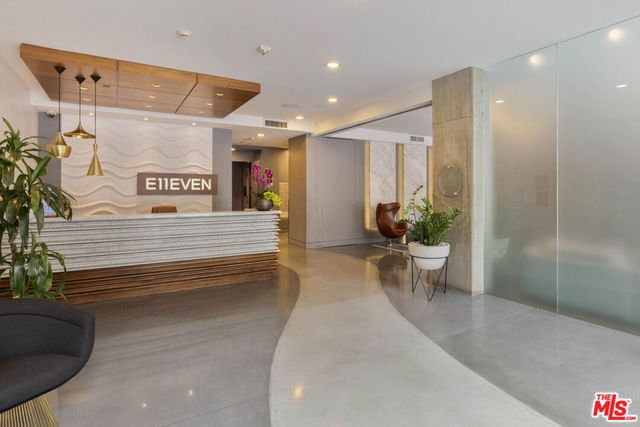 1111 S Grand Avenue 1211, Los Angeles, CA 90015