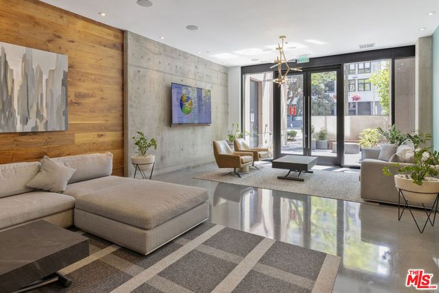 1111 S Grand Avenue 1211, Los Angeles, CA 90015