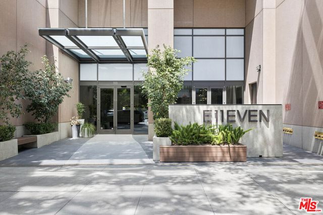 1111 S Grand Avenue 1211, Los Angeles, CA 90015