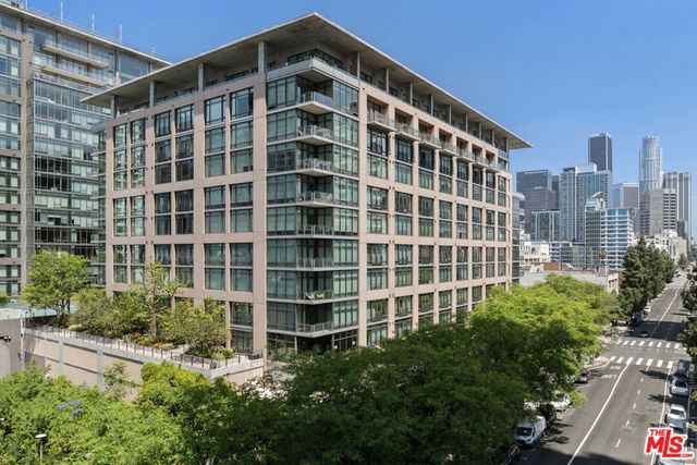 1111 S Grand Avenue 1211, Los Angeles, CA 90015