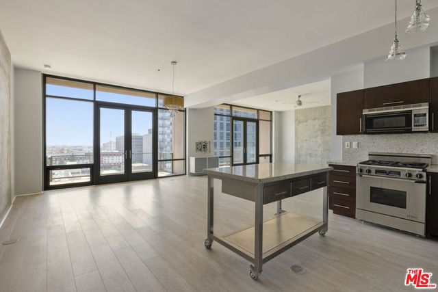 1111 S Grand Avenue 1211, Los Angeles, CA 90015