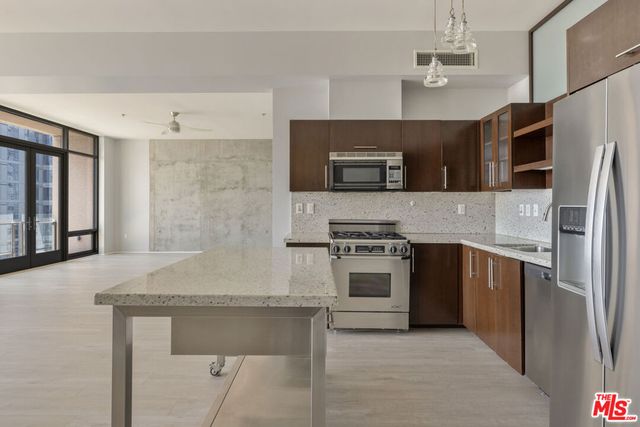 1111 S Grand Avenue 1211, Los Angeles, CA 90015